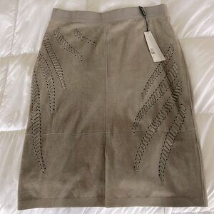 Elie Tahara- NEW - Suede pencil skirt. Never worn. Size 6